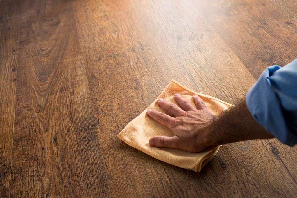 Manutenzione parquet VERNICIATI esterno. Le regole da seguire per mantenere la sua bellezza.